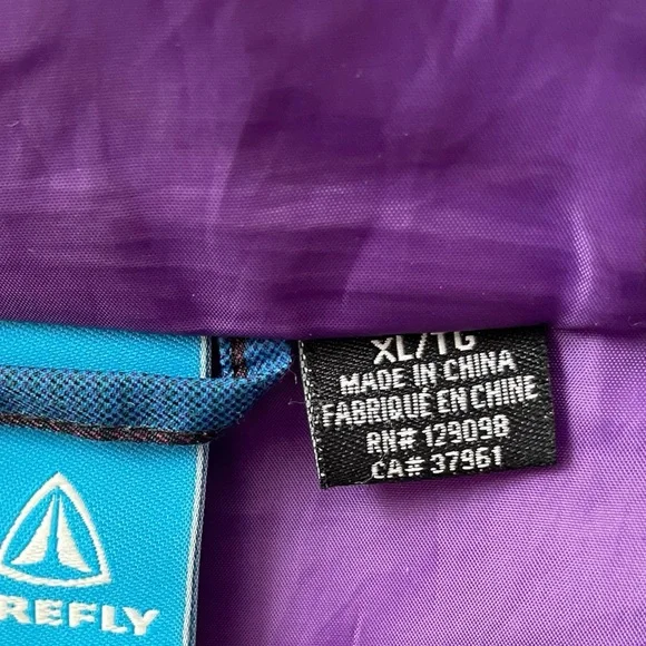 Youth Size XL Winter Jacket in a Plaid Pattern. Unisex ..
Brand: Firefly - Picture 4 of 4